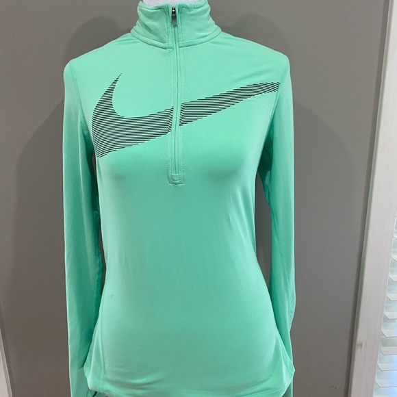 Nike Green Fitted Long Sleeve Tee - Picture 1 of 6